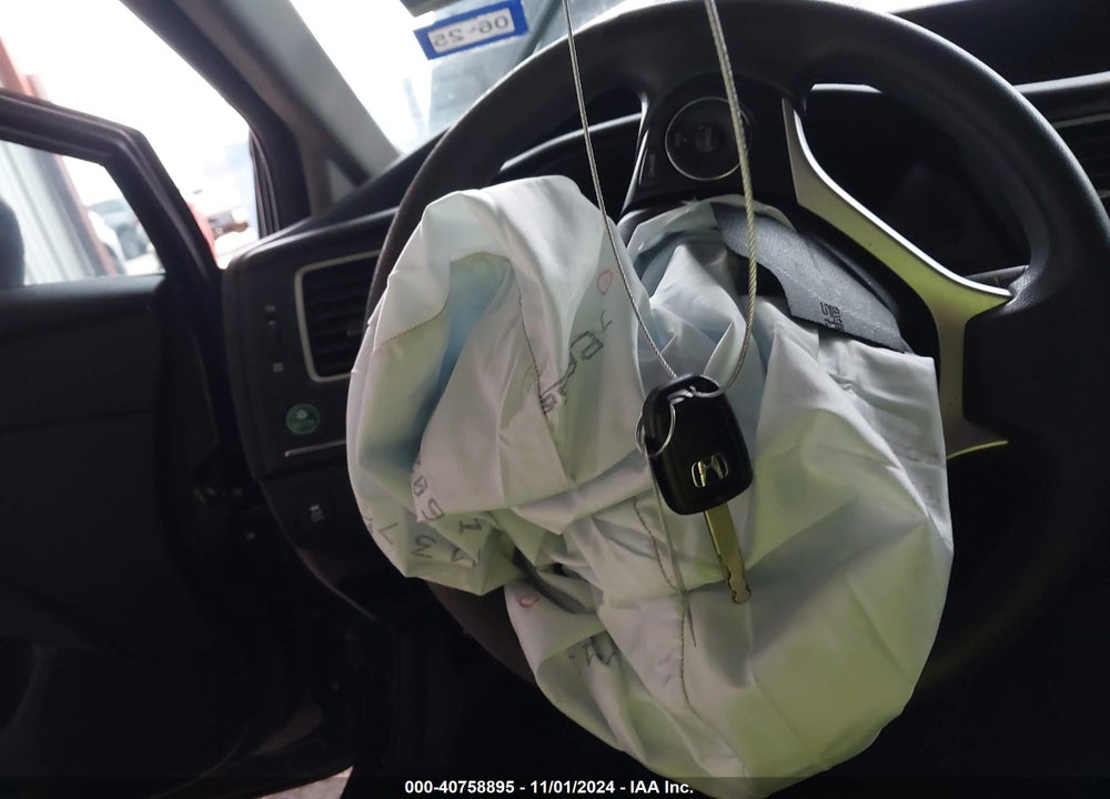 2014 HONDA CIVIC LX VIN: 19XFB2F57EE036740