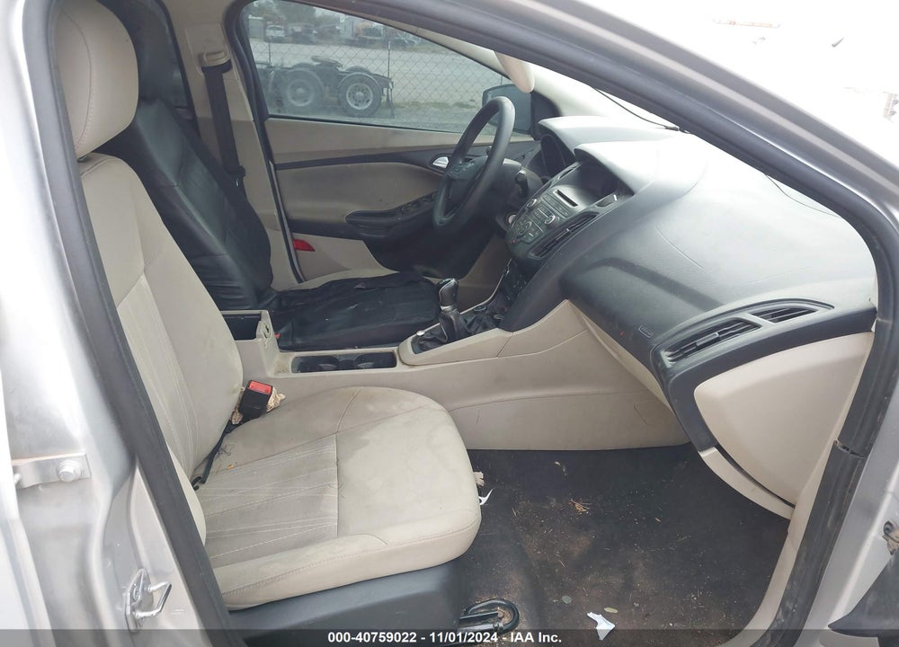 2015 FORD FOCUS SE VIN: 1FADP3F29FL230768