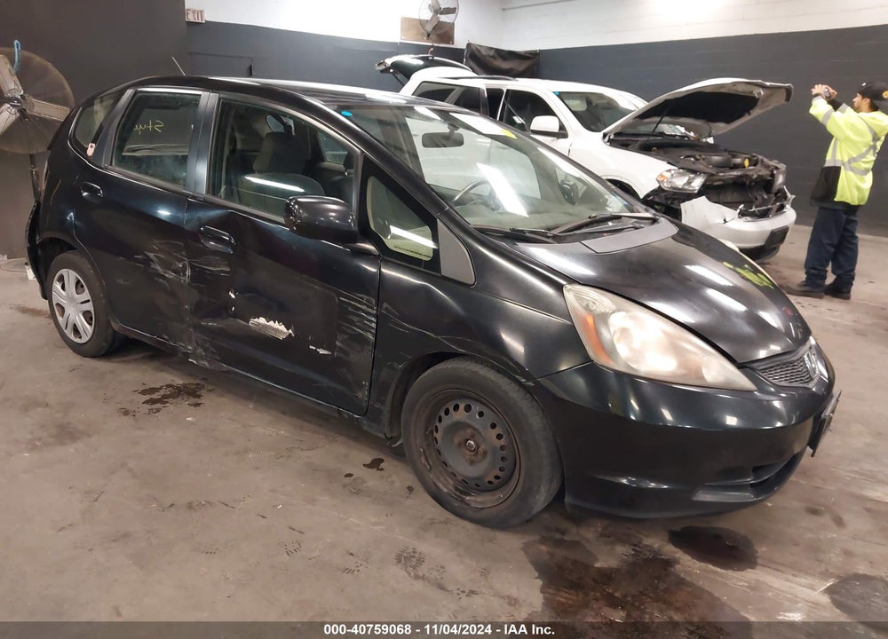 2013 HONDA FIT VIN: JHMGE8H39DC035779