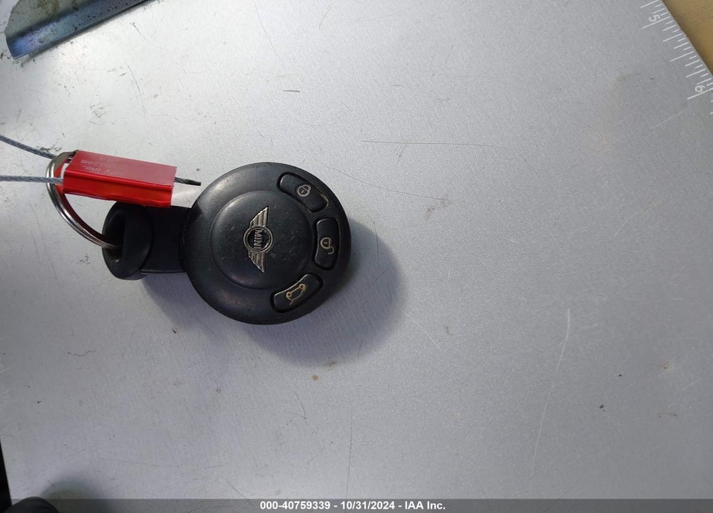 2010 MINI COOPER VIN: WMWMF3C56ATZ63586