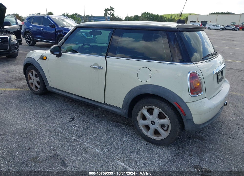 2010 MINI COOPER VIN: WMWMF3C56ATZ63586