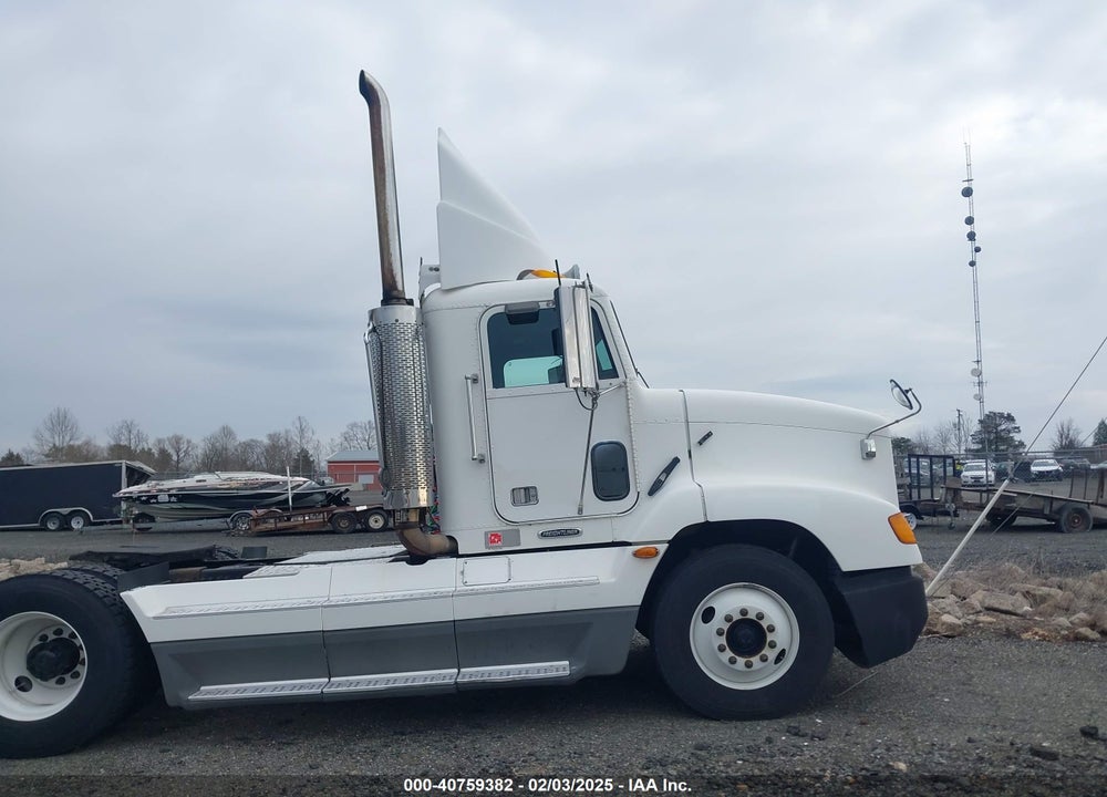 2000 FREIGHTLINER CONVENTIONAL FLD112 VIN: 1FUW3MDA4YPF77589