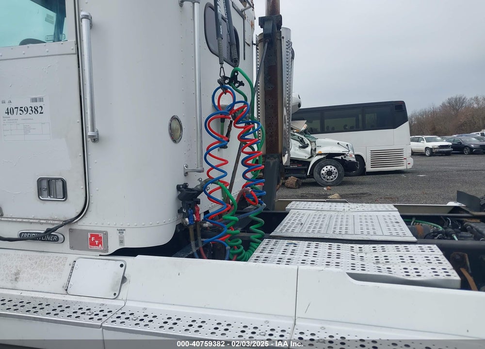 2000 FREIGHTLINER CONVENTIONAL FLD112 VIN: 1FUW3MDA4YPF77589