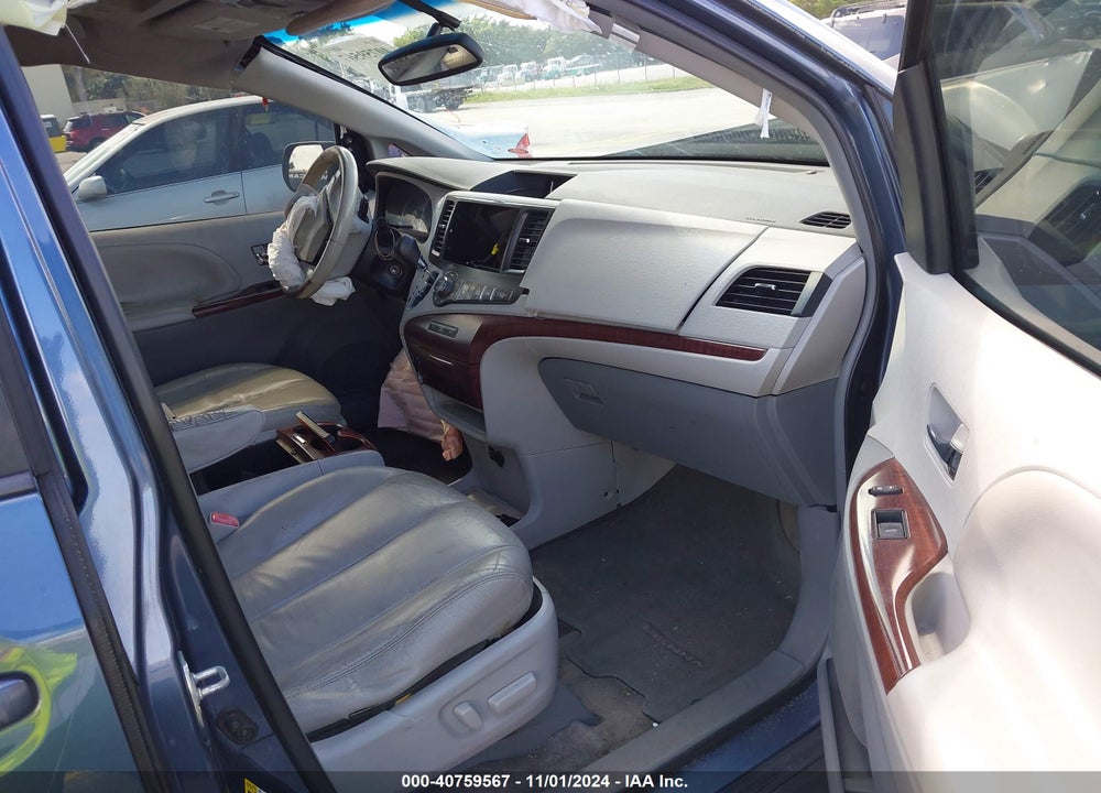 2014 TOYOTA SIENNA XLE V6 8 PASSENGER VIN: 5TDYK3DC2ES447016