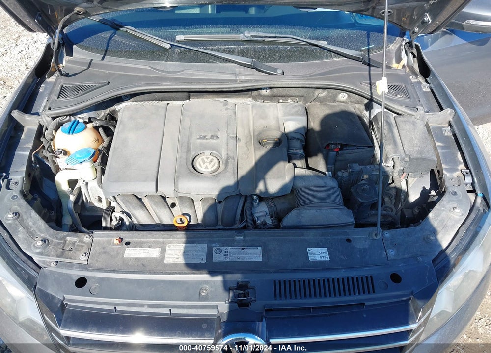 2013 VOLKSWAGEN PASSAT VIN: 1VWBP7A39DC024532