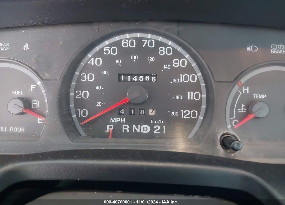 2005 FORD CROWN VICTORIA LX/LX SPORT VIN: 2FAFP74W15X126668