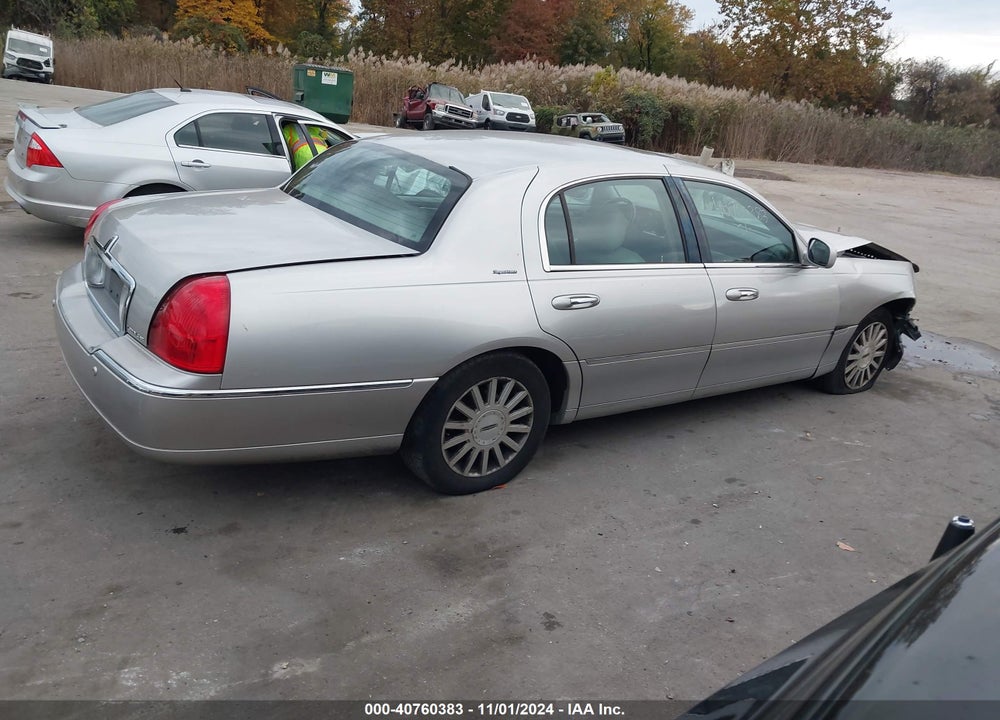 2003 LINCOLN TOWN CAR SIGNATURE VIN: 1LNHM82W93Y634979