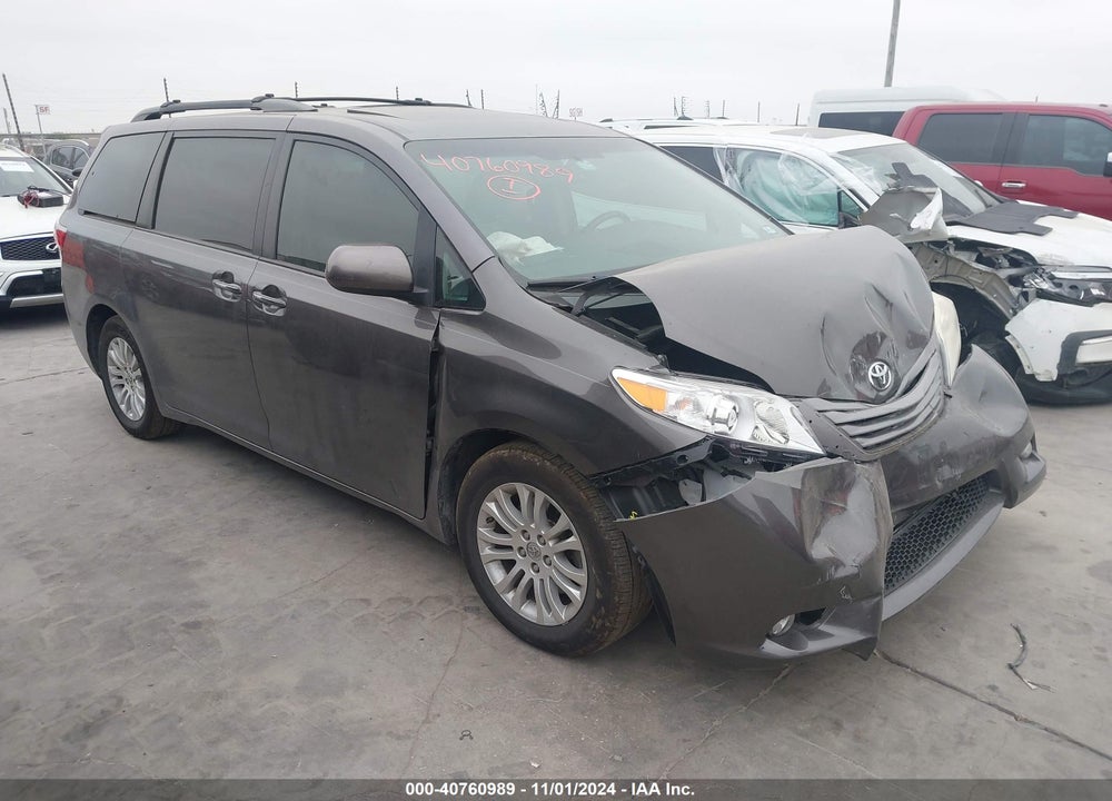 2015 TOYOTA SIENNA XLE 8 PASSENGER VIN: 5TDYK3DCXFS636479