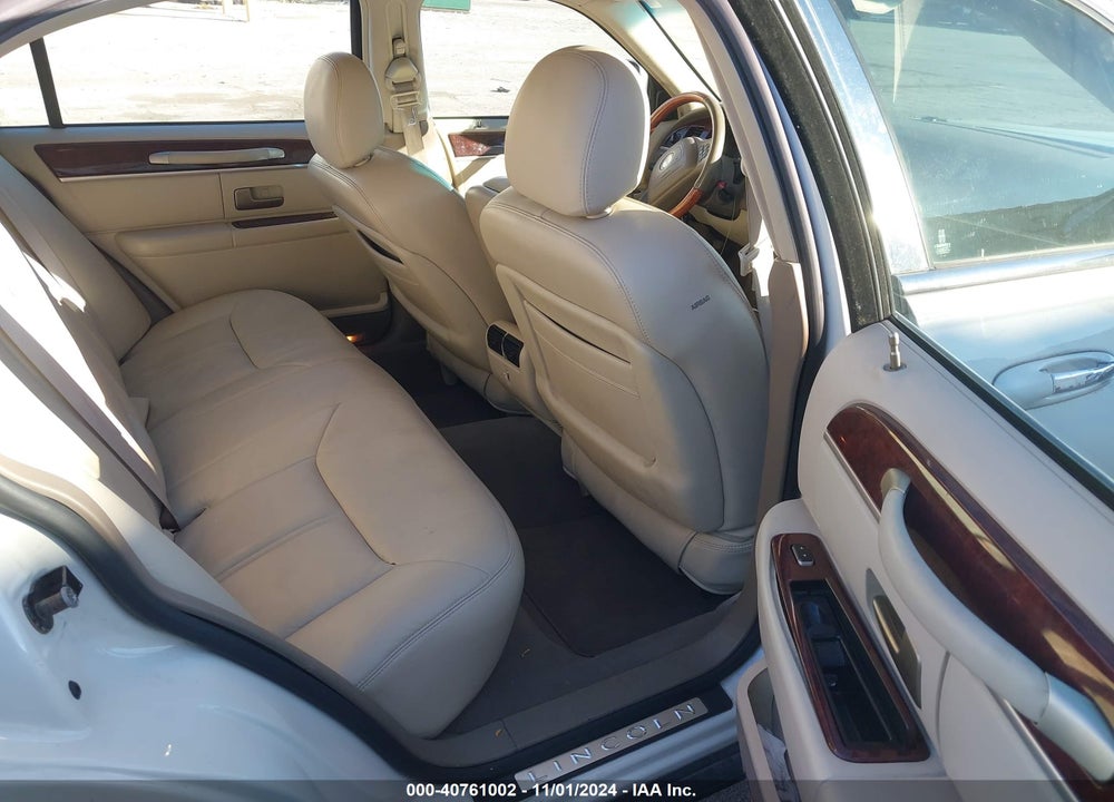 2004 LINCOLN TOWN CAR ULTIMATE VIN: 1LNHM83W84Y651109