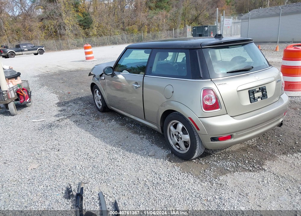 2011 MINI COOPER VIN: WMWSU3C5XBT097521