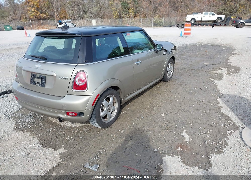 2011 MINI COOPER VIN: WMWSU3C5XBT097521