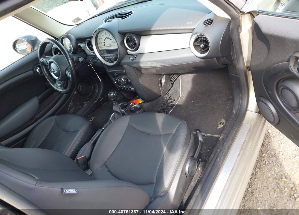 2011 MINI COOPER VIN: WMWSU3C5XBT097521