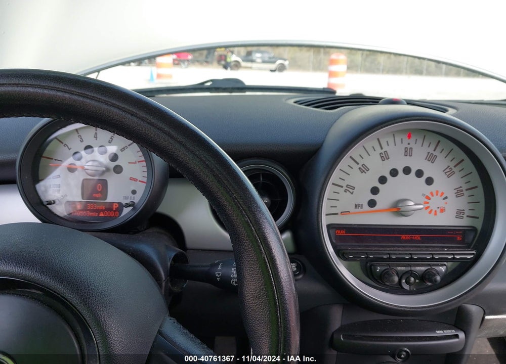 2011 MINI COOPER VIN: WMWSU3C5XBT097521