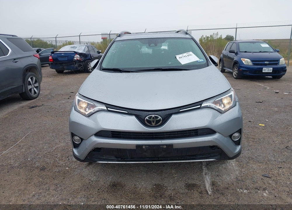 2018 TOYOTA RAV4 ADVENTURE/XLE VIN: 2T3RFREV7JW731178