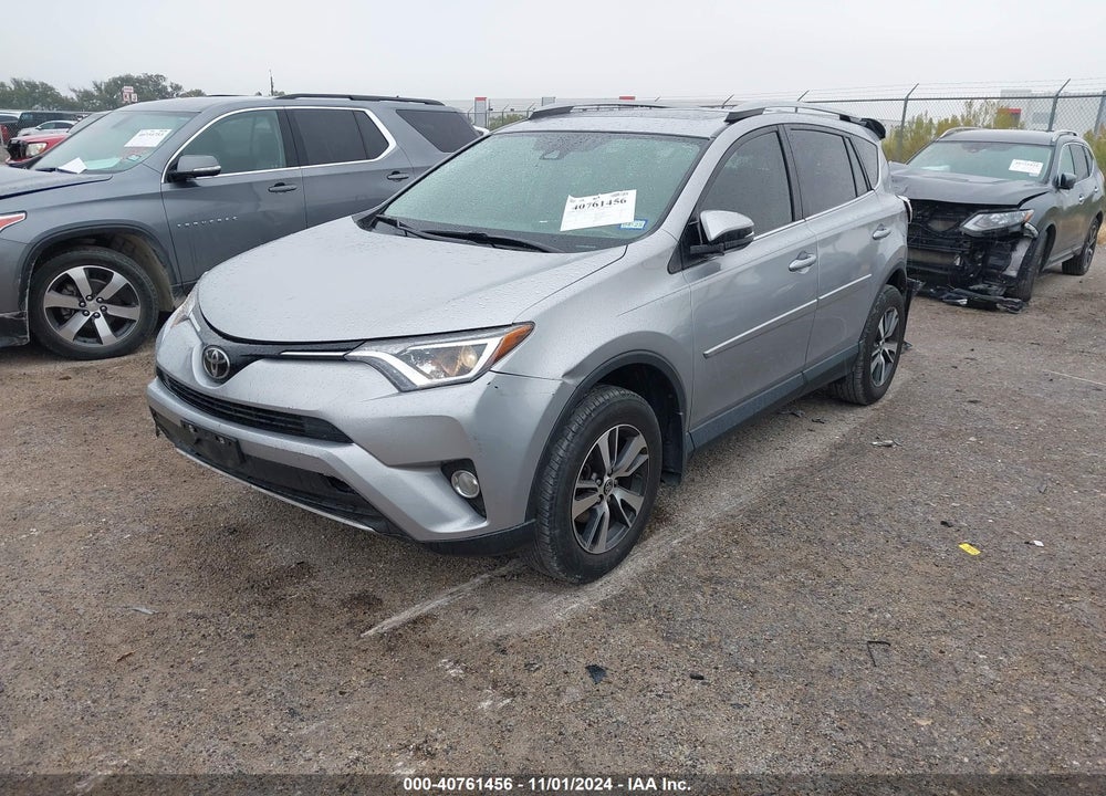 2018 TOYOTA RAV4 ADVENTURE/XLE VIN: 2T3RFREV7JW731178