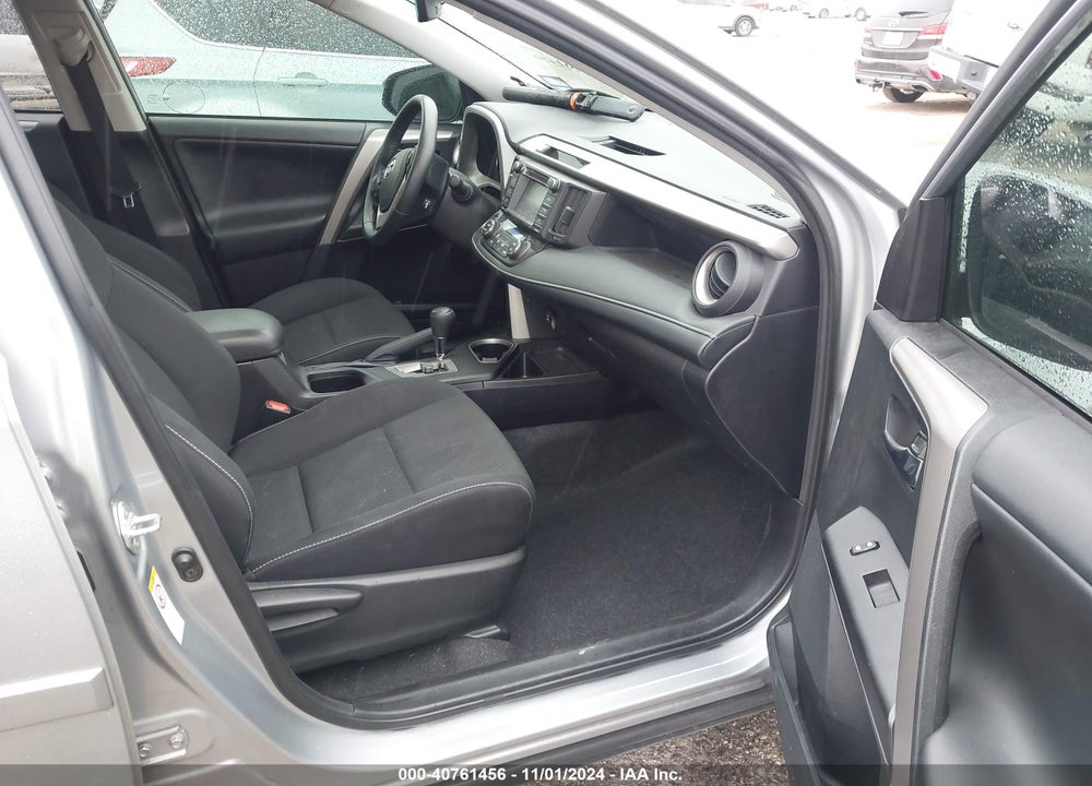 2018 TOYOTA RAV4 ADVENTURE/XLE VIN: 2T3RFREV7JW731178