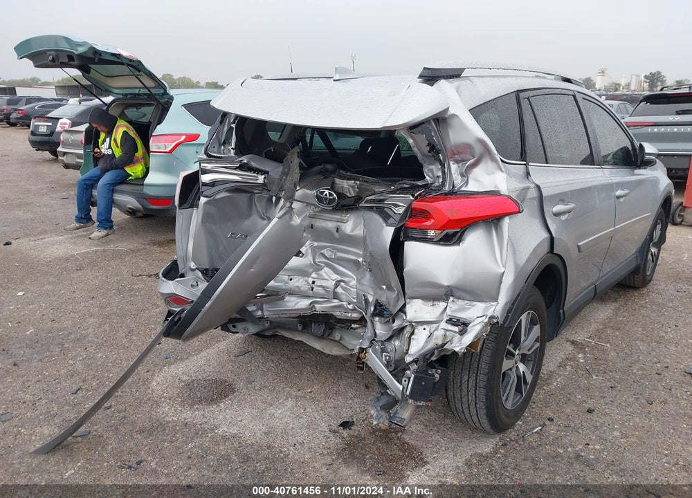 2018 TOYOTA RAV4 ADVENTURE/XLE VIN: 2T3RFREV7JW731178