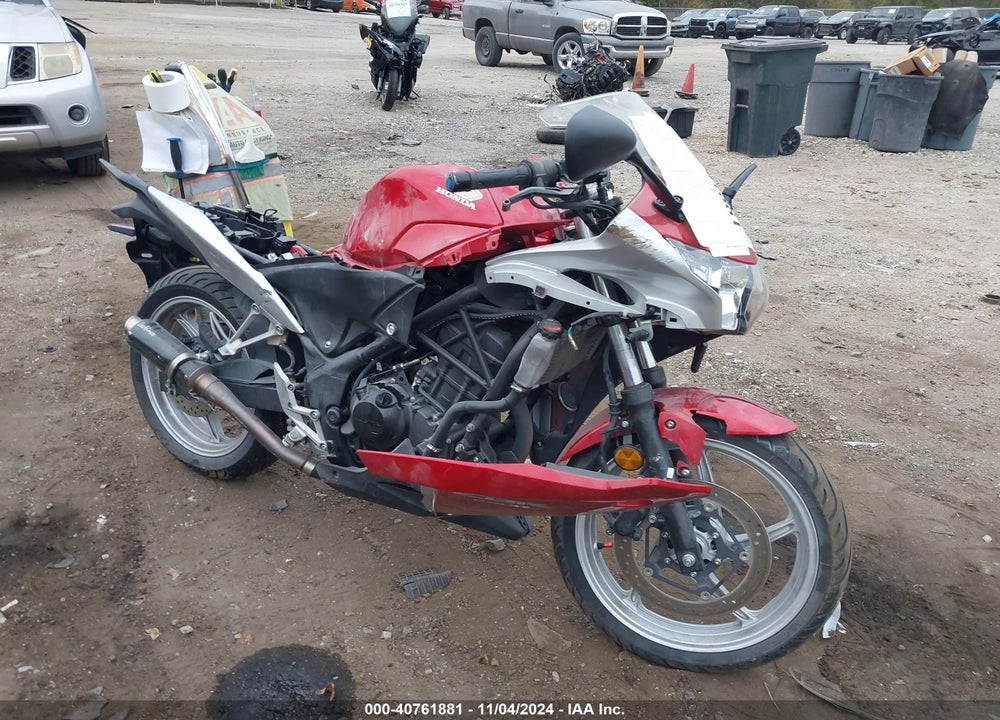 2011 HONDA CBR250 R VIN: MLHMC4114B5000240