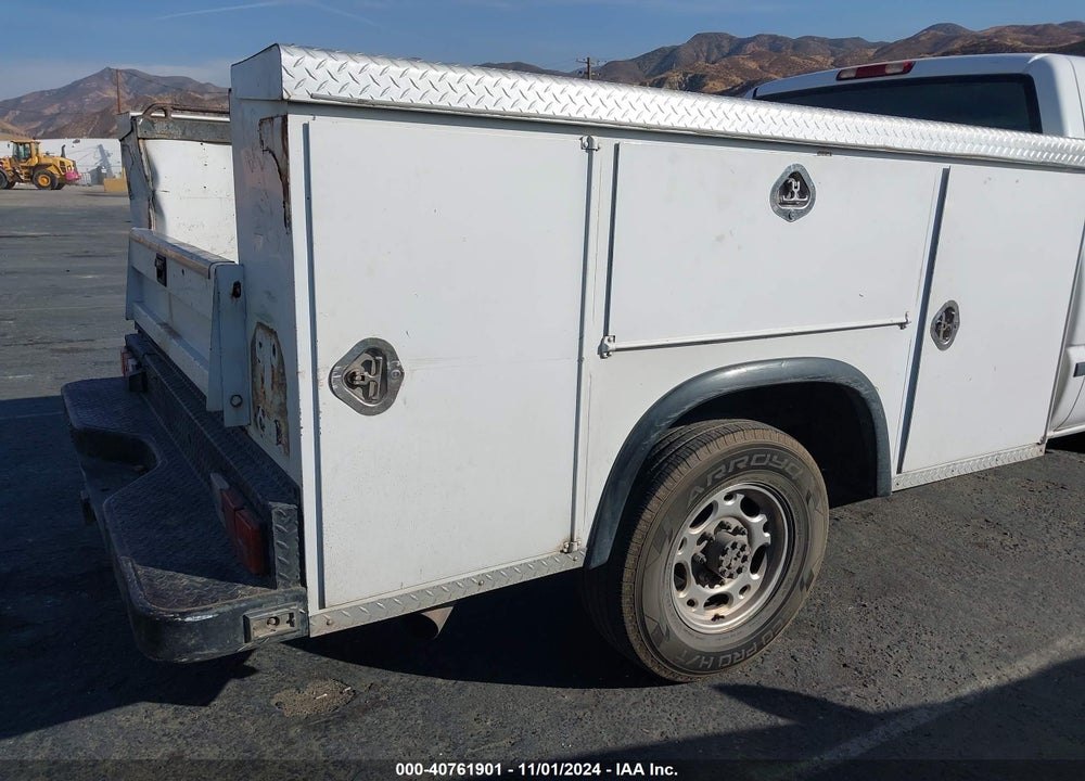 2002 GMC SIERRA 2500HD SL VIN: 1GTHC29U02E224760