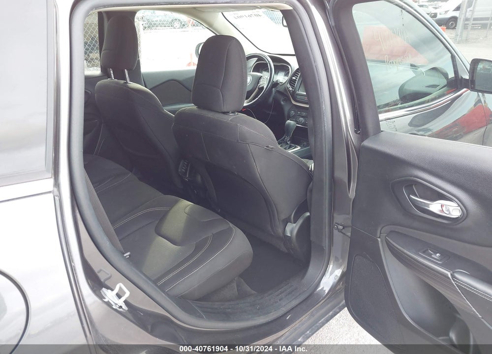 2015 JEEP CHEROKEE LATITUDE VIN: 1C4PJLCB1FW632828
