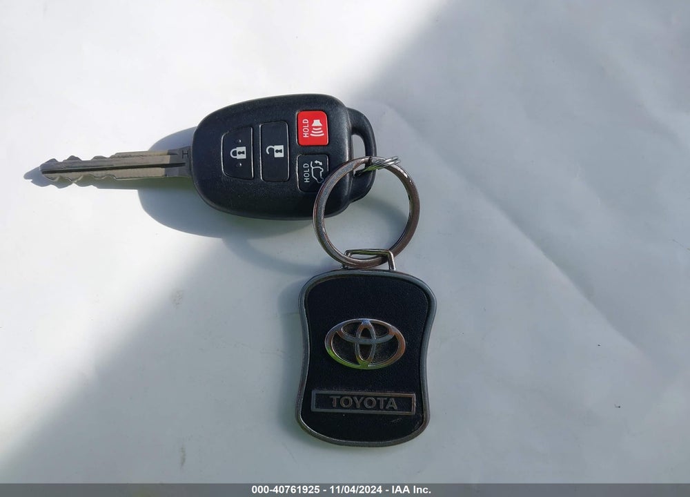 2015 TOYOTA RAV4 XLE VIN: 2T3RFREV3FW321338