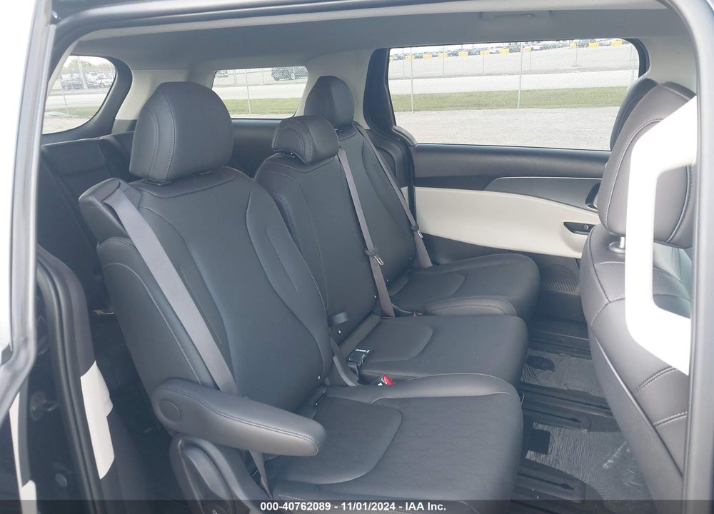 2024 KIA CARNIVAL MPV LX SEAT PACKAGE VIN: KNDNB4H30R6441062