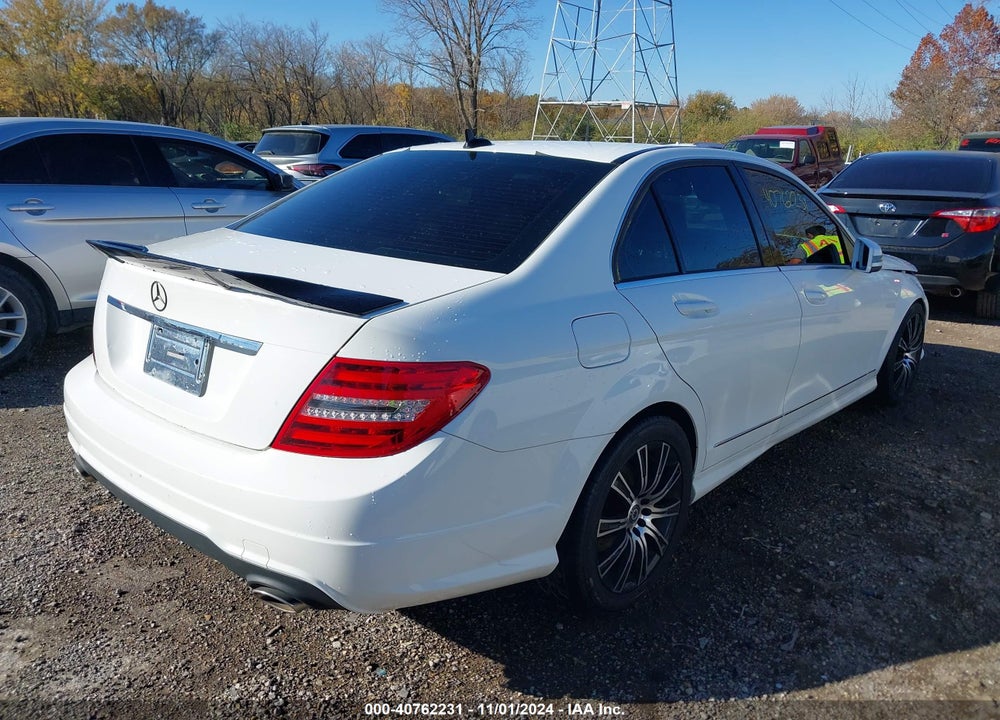 2013 MERCEDES-BENZ C 300 LUXURY 4MATIC/SPORT 4MATIC VIN: WDDGF8ABXDR266824