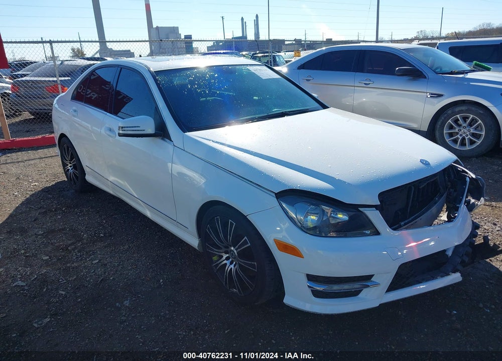 2013 MERCEDES-BENZ C 300 LUXURY 4MATIC/SPORT 4MATIC VIN: WDDGF8ABXDR266824