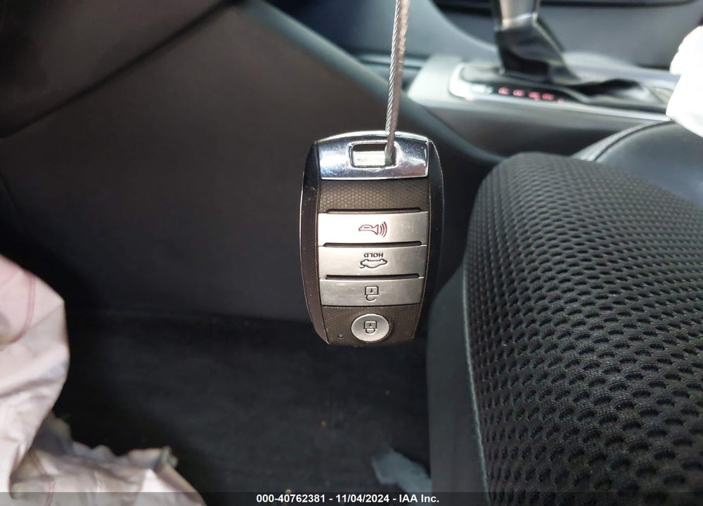 2019 KIA OPTIMA S VIN: 5XXGT4L39KG367130