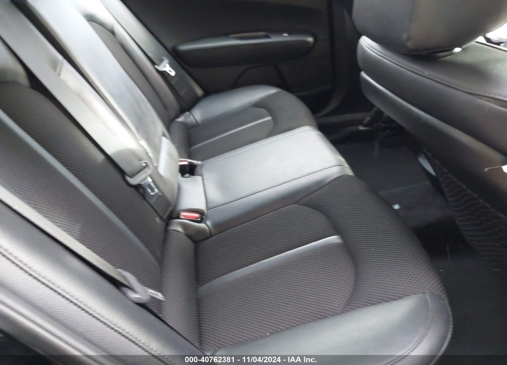2019 KIA OPTIMA S VIN: 5XXGT4L39KG367130