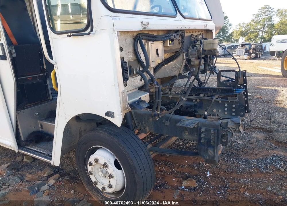 2014 FREIGHTLINER CHASSIS M LINE WALK-IN VAN VIN: 4UZAC3DV7ECFW4428