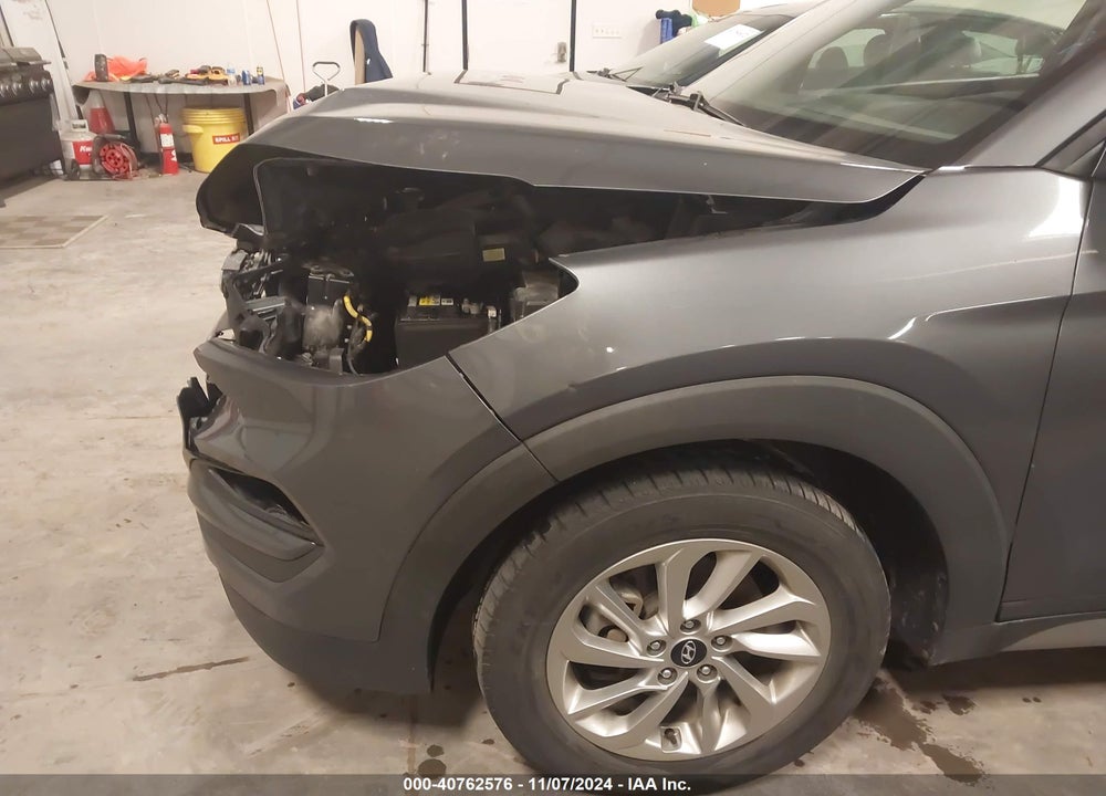 2017 HYUNDAI TUCSON SE VIN: KM8J3CA41HU275875