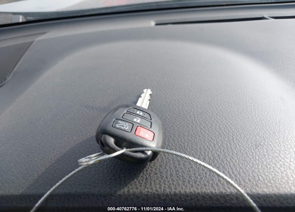 2016 TOYOTA RAV4 XLE VIN: 2T3RFREV7GW511824