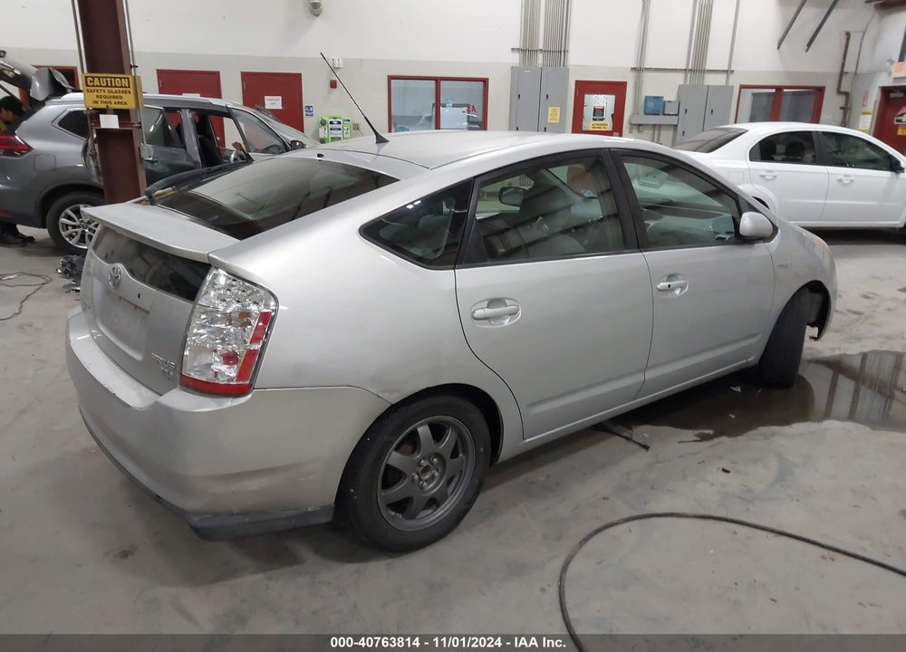 2007 TOYOTA PRIUS TOURING VIN: JTDKB20UX77632409