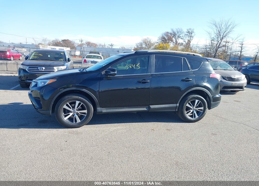 2017 TOYOTA RAV4 XLE VIN: 2T3RFREV0HW598869