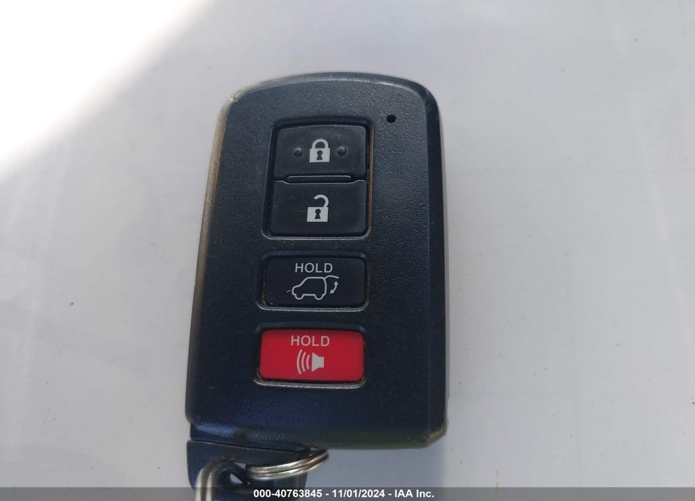 2017 TOYOTA RAV4 XLE VIN: 2T3RFREV0HW598869