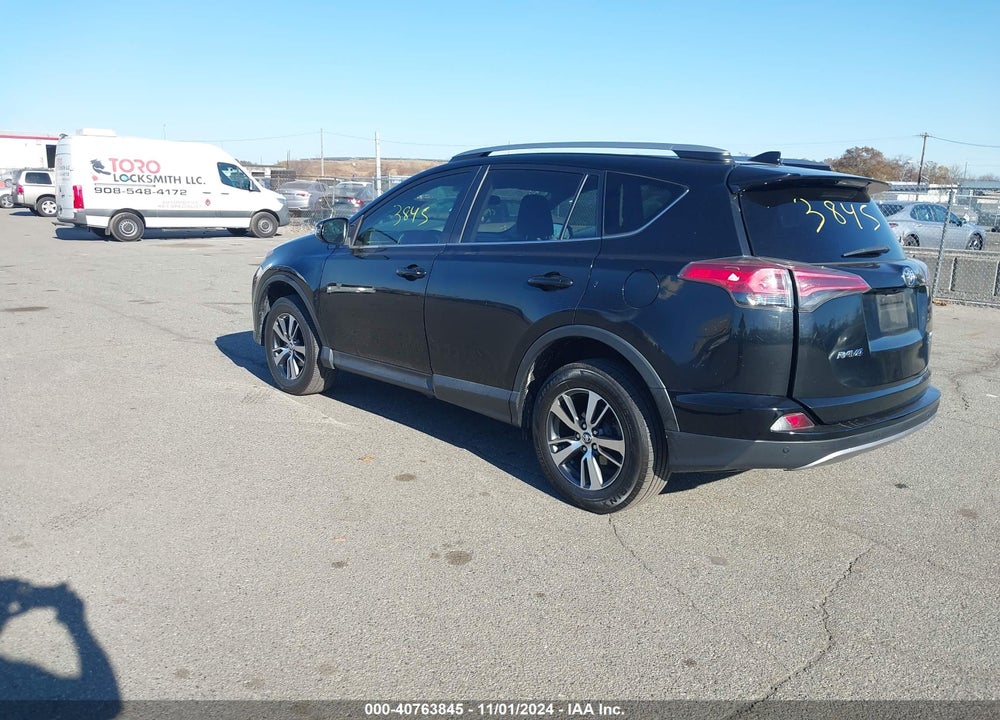 2017 TOYOTA RAV4 XLE VIN: 2T3RFREV0HW598869