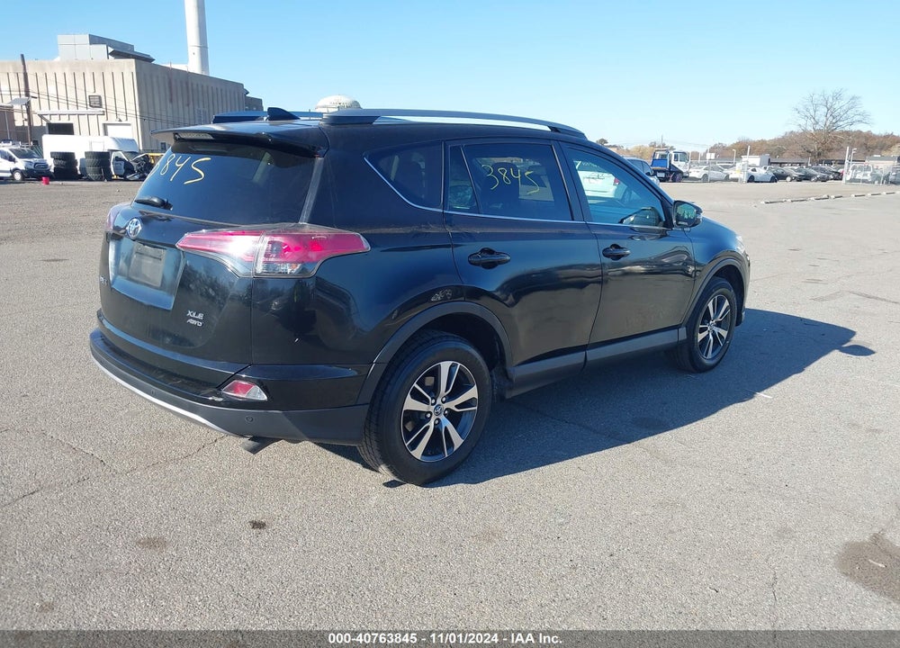 2017 TOYOTA RAV4 XLE VIN: 2T3RFREV0HW598869