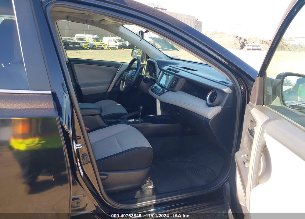 2017 TOYOTA RAV4 XLE VIN: 2T3RFREV0HW598869