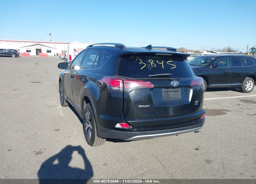 2017 TOYOTA RAV4 XLE VIN: 2T3RFREV0HW598869