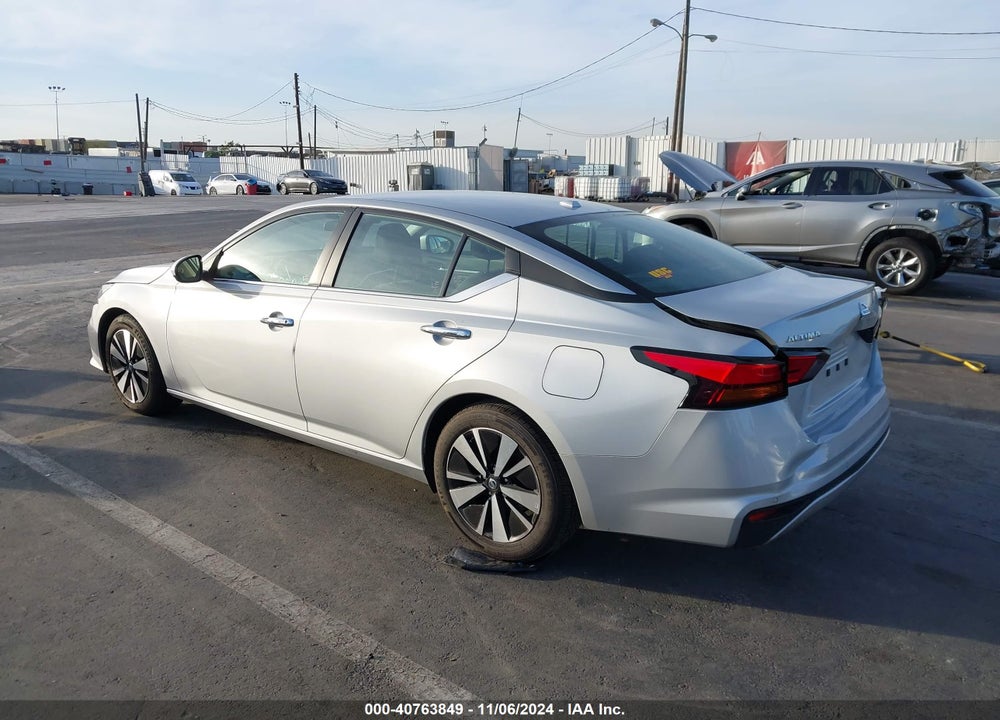 2022 NISSAN ALTIMA SV FWD VIN: 1N4BL4DV4NN351488