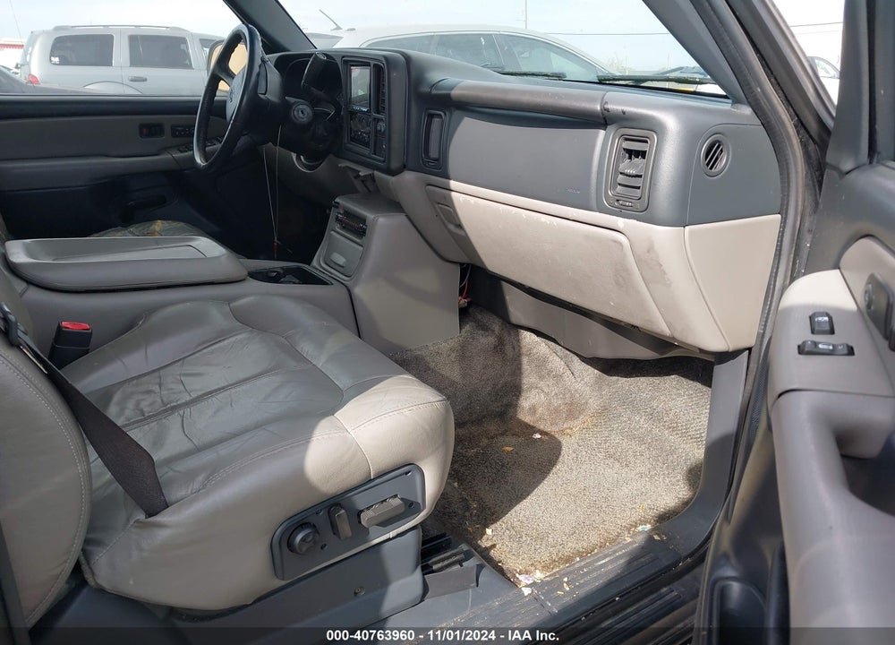 2002 CHEVROLET SUBURBAN 1500 LT VIN: 1GNEC16TX2J223493