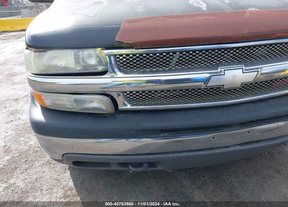 2002 CHEVROLET SUBURBAN 1500 LT VIN: 1GNEC16TX2J223493
