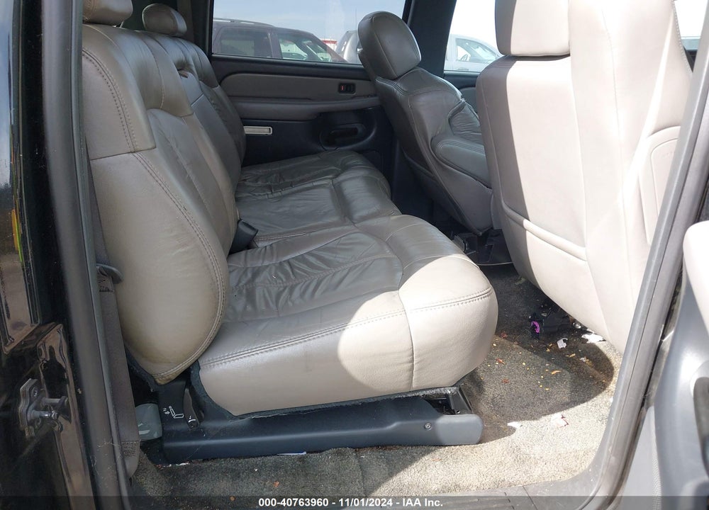 2002 CHEVROLET SUBURBAN 1500 LT VIN: 1GNEC16TX2J223493