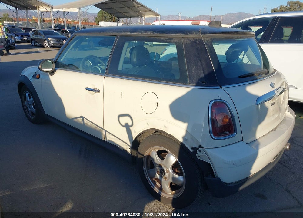 2008 MINI COOPER VIN: WMWMF33518TT66713