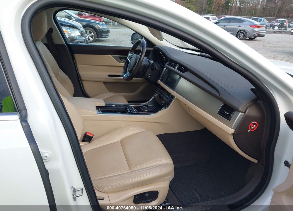 2018 JAGUAR XF 25T PRESTIGE VIN: SAJBK4FX2JCY64564