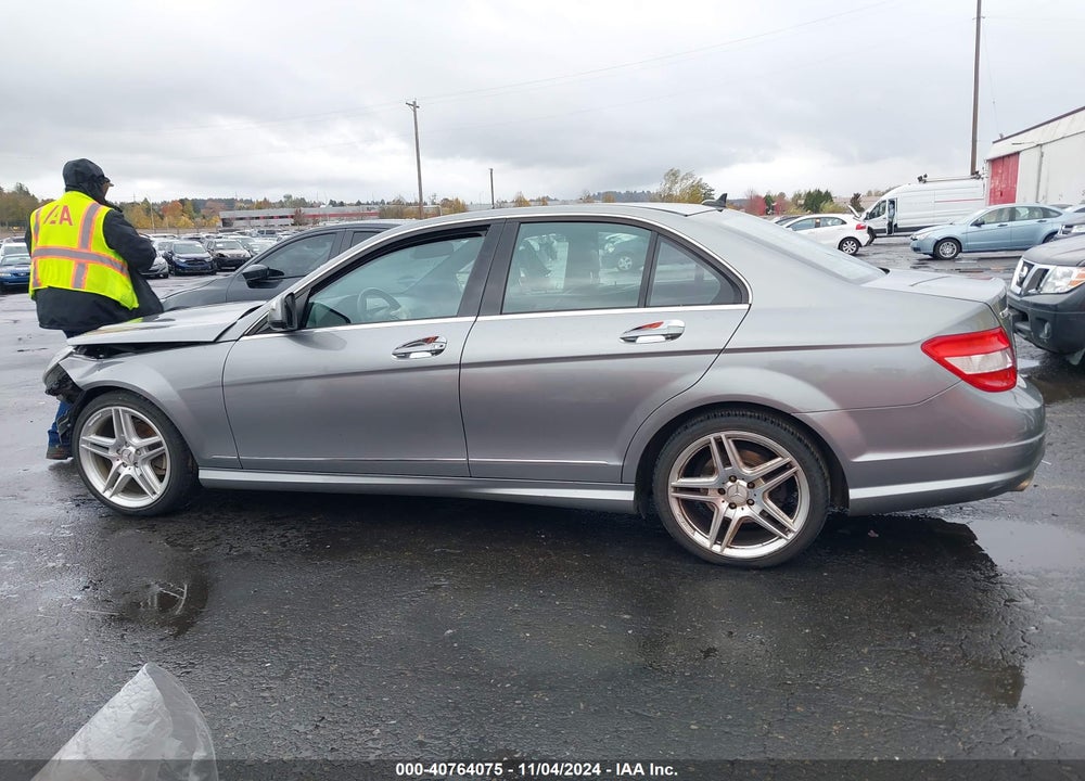 2009 MERCEDES-BENZ C 300 LUXURY/SPORT VIN: WDDGF54X49R080046