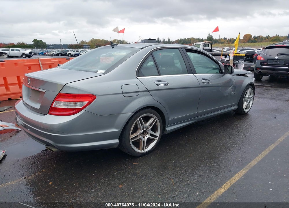2009 MERCEDES-BENZ C 300 LUXURY/SPORT VIN: WDDGF54X49R080046