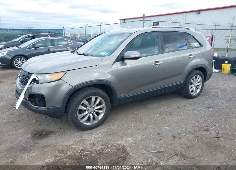 2011 KIA SORENTO LX V6 VIN: 5XYKTDA25BG123071