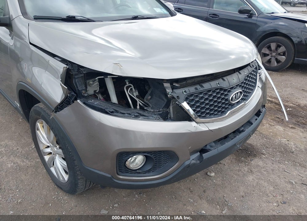 2011 KIA SORENTO LX V6 VIN: 5XYKTDA25BG123071